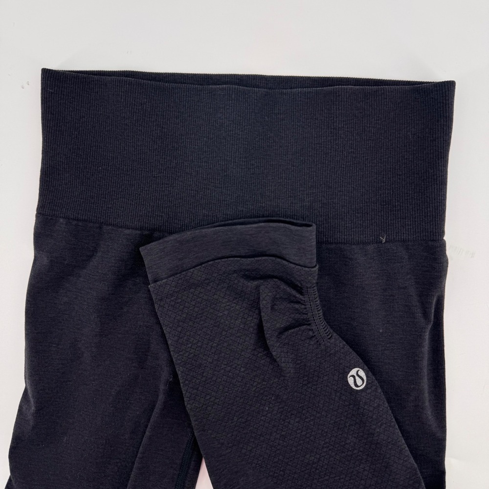 Lululemon Ebb to Street Crop Leggings Womens 2 Black Seamless Ruched High Rise